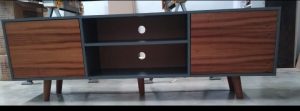 Mueble TV 170 cm Largo con Puertas en chapa de parota