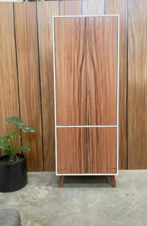 Alacena Alta Nórdica con Parota